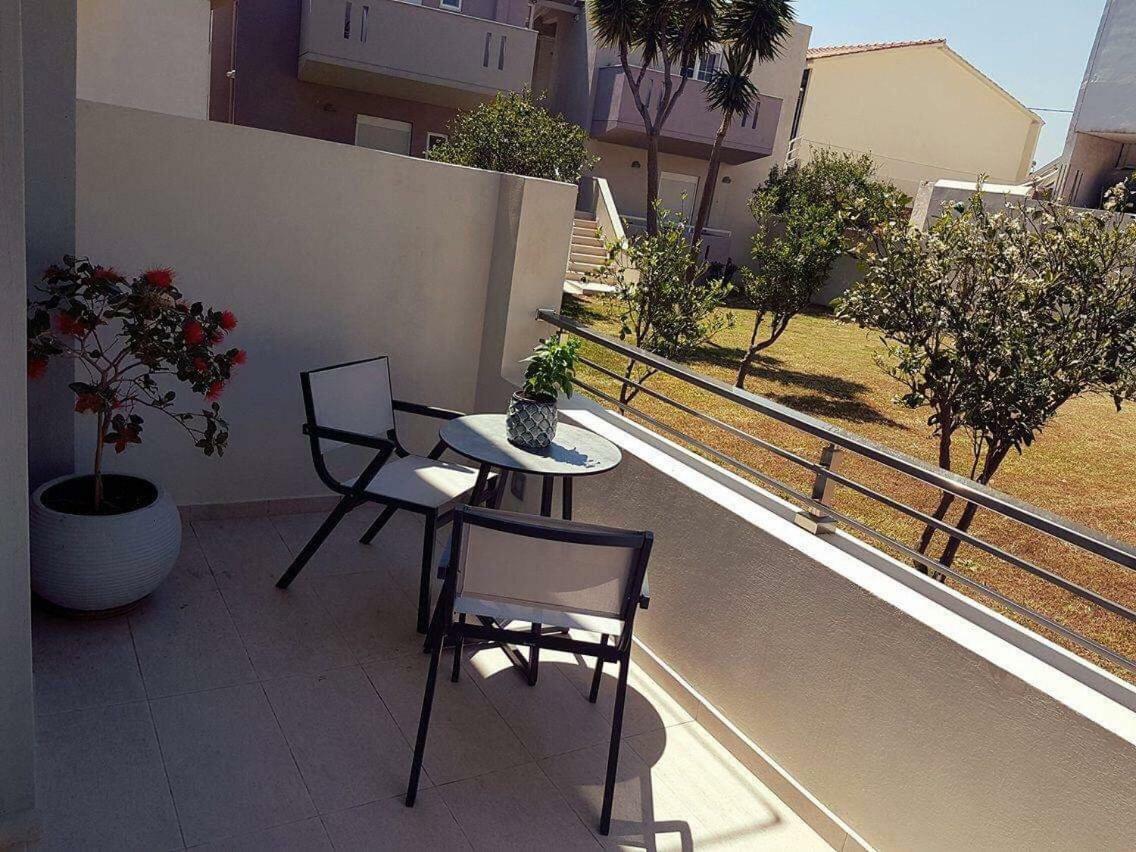 Luxury Apartments Near To The Beach 플라키아스 외부 사진