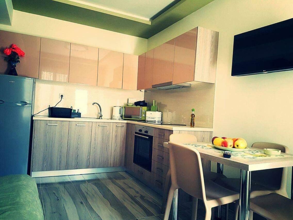 Luxury Apartments Near To The Beach 플라키아스 외부 사진
